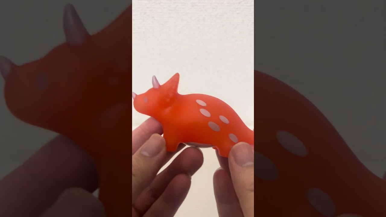 恐竜フィギュア　色が変わるトリケラトプスをレビュー　Dinosaur figure from the Japanese dollar tree triceratops #恐竜フィギュア #恐竜