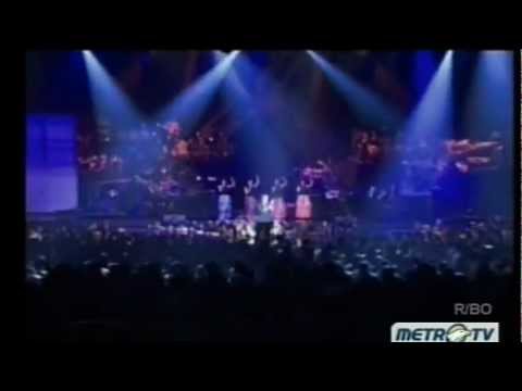 Chrisye - Aku Cinta Dia, Nona Lisa, Hura Hura, Anak Sekolah (Medley) Konser Kidung Abadi (2012).mp4