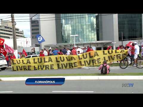 Manifestantes acompanham votação do habeas corpus de Lula em Florianópolis