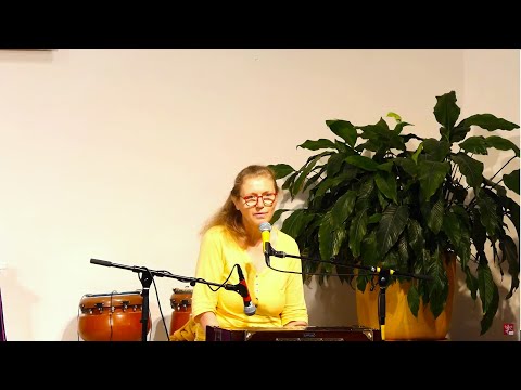 Stille Meditation Mantrasingen Arati im Satsang mit Ananda Devi - Yoga Vidya live 07.00 - 04.10.2020