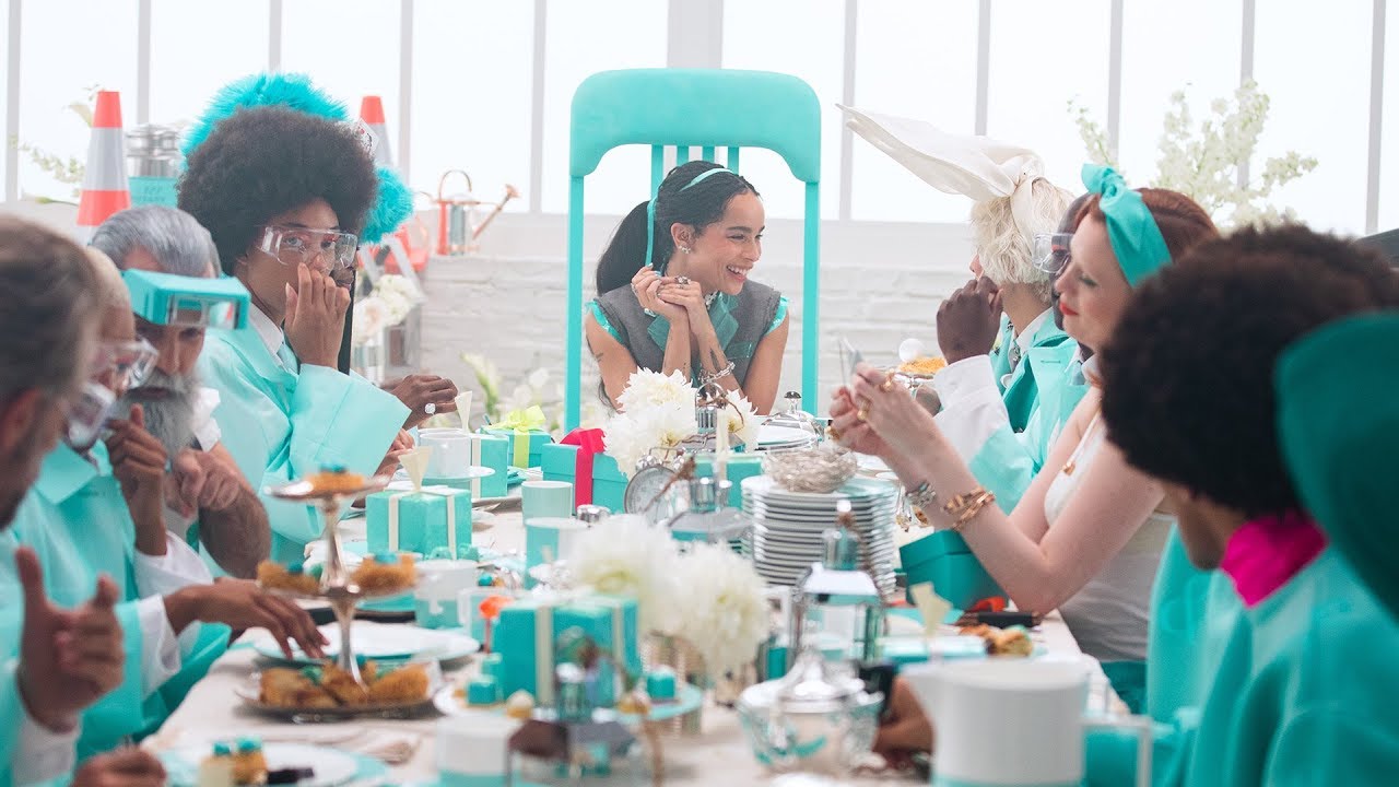 Herečka Zoë Kravitz ve vánoční kampani Tiffany & Co.