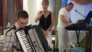 preview picture of video 'Cahul Moldova  La nunta cu formatia de la sanatoriul Nufarul Alb  2009'