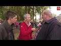 Hoe werkt dat handjeklap van paardenhandelaren nou eigenlijk?