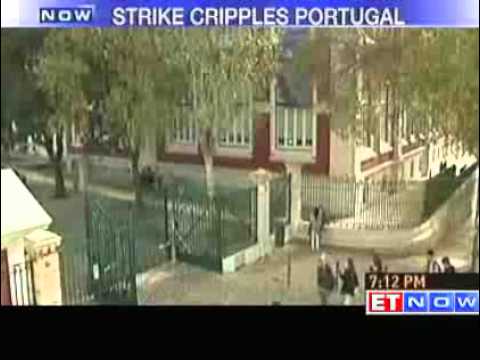 Fitch downgrades Portugals credit rating to junk status