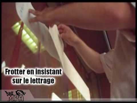 comment poser adhesif vitre