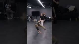 Download lagu Ten demonstrating b-boying to his members#ten #tenlee #wayv #nct mp3