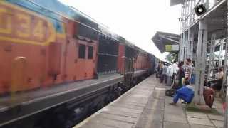 preview picture of video 'Amaravathi Express arriving at Madgaon !!'