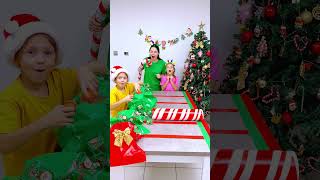 Family holiday game for the golden Surprise 🎄🎄🎄 #shorts Eva Alisa Family Shorts 