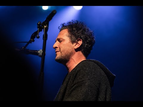 TOM PINTENS - LIEVE KLEINE PIRANHA (LIVE @ RADIO 1 LUC DE VOS SESSIE)