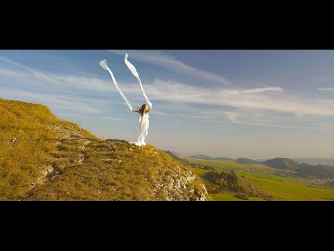 Anna Re - Anna Re - Hlas (Voice) - (Official Music Video)
