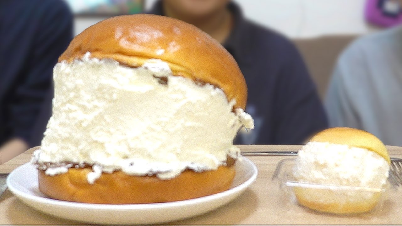 巨大すぎるマリトッツォを作ってみた！！！【大食い】