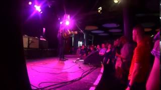 Billy Bragg: No one knows nothing anymore (live)