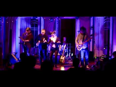 Anna Ratto + Arnaldo Antunes - Ela é Tarja Preta