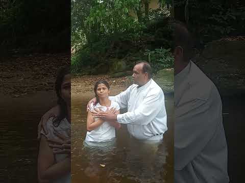 BAUTISMOS EN EL NOMBRE DE JESUS..