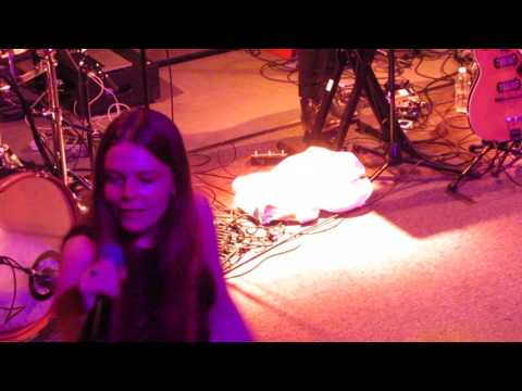 Maggie Rogers - "Harvest Moon" (Live in Cambridge)