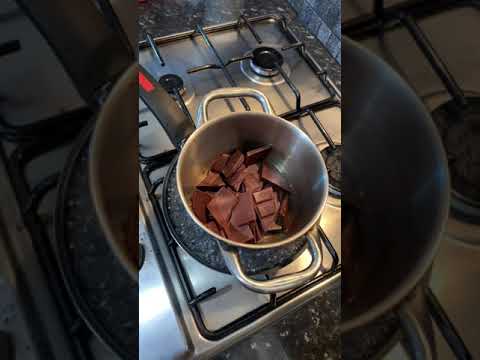 USING DOUBLE BOILER TO MELT CHOCOLATE ! NEVER BURN CHOCOLATE AGAIN