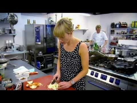 Chilli cook off Challenge -  Gordon Ramsay With Foxy Games