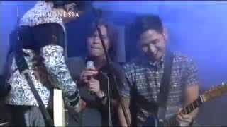 Download lagu Once Mekel ft. Piyu ( Sang Penghibur ) Live at SYMPHONESIA 2015 mp3