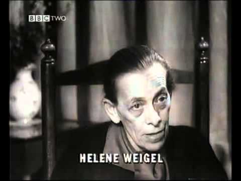 Η ηθοποιός [[#Helene Weigel [Χέλενε Βάιγγελ]#]] αναφέρεται στον κεντρικό στόχο του Επικού Θεάτρου που σχετίζεται με την κοινωνική αφύπνιση του κοινού. Απόσπασμα από το ντοκιμαντέρ Brecht on stage (BBC / Open University, 1989). 