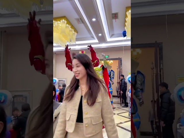 Vídeo relacionado con Rubies Disfraz Iron Man Deluxe para niños, Jumpsuit con pecho acolchado, cubrebotas y máscara, Oficial Marvel para Carnaval, Navidad, Cumpleaños, Fiestas y Halloween