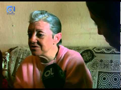El apoyo ciudadano logra paralizar temporalmente el desahucio de Leonor