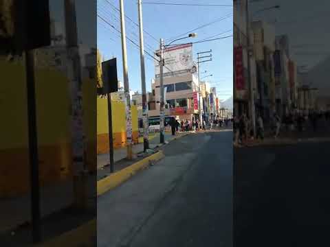 Arequipa 💣🚙Vandalos rompiendo lunas de buses -Lado 1