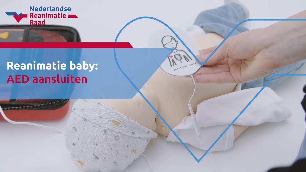 Reanimatie baby: AED aansluiten