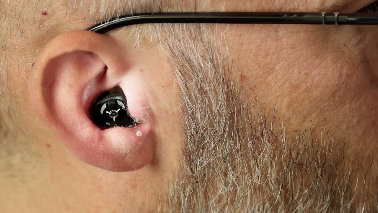 How to insert and remove Phonak Virto™ R Infinio (with a removal line) in your ears