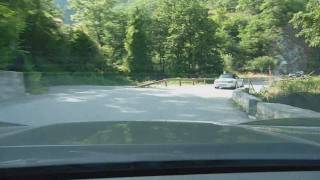preview picture of video 'Une Nissan GTR ouvre la route des Alpes à une Z3, suivie d'une Z06 (Episode 2)'