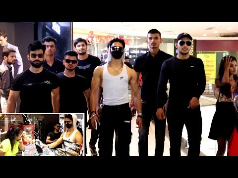 WHEN BODYBUILDER GOES TO MALL - WITH BOUNCERS 😎🔥 | Epic Girls Reactions | Fitness Master Deepak