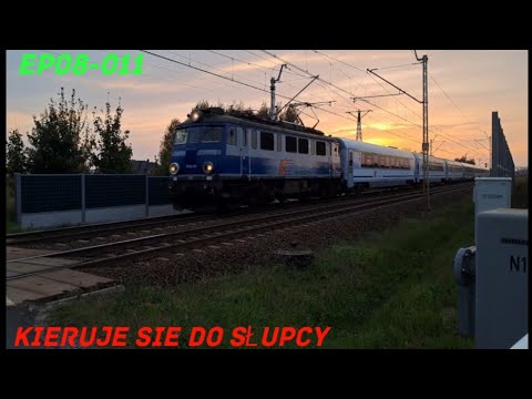 EP08-011 IC Strzelecki.Wyjeżdza z Wrześni i kieruje się do Słupcy.06.10.2023