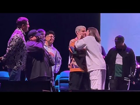 😱¡SARA SOCAS BESA a ARKANO en el Vive Latino!🔥