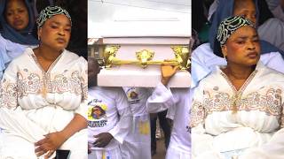 Download lagu HEARTBREAKING! Nollywood Actress Breaks Down in Tears at Her Late Sister's Burial mp3