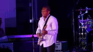 Robert Cray Band - I Shiver (&quot;Don&#39;t Bug Me&quot; intro) - 5/3/15