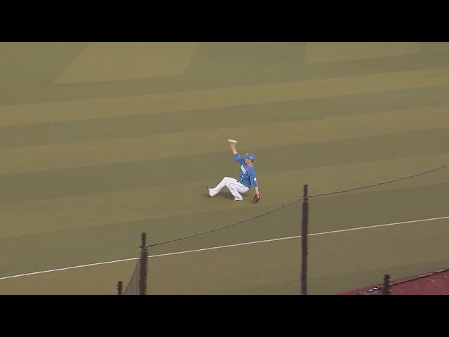 【3回裏】ファイターズ・木村文紀 強い雨風の中、倒れ込みながら好捕!! 2022年7月5日 千葉ロッテマリーンズ 対 北海道日本ハムファイターズ