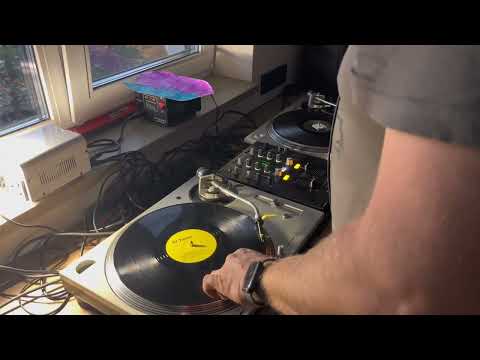 Urry Fefelove short vinyl set at Home Trance in Marusino