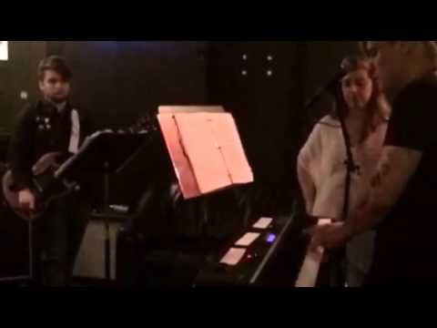 Rob Fusari-Don't Let Love Down-Cutting Room