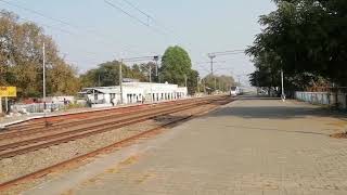 preview picture of video 'Train 18 passing through Bamrauli !!!'