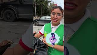 Qué trae una trabajadora del Soriana en su bolsa