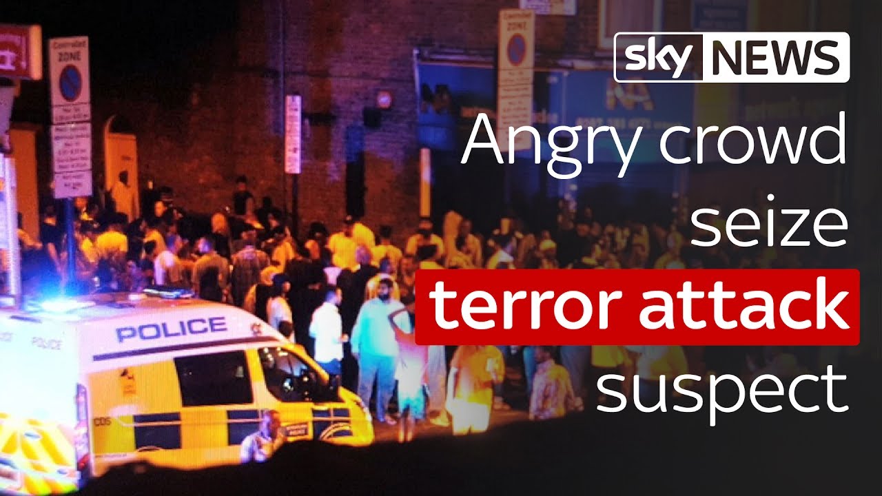Finsbury Park terror attack: Angry crowd seize suspect