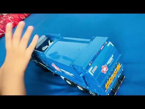 Reviewing My First Gear Garbage Truck
