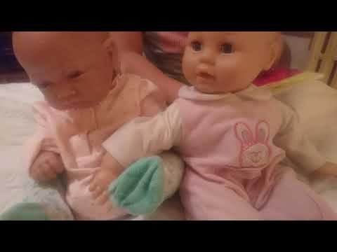 Martynka i Lenka słuchają wiersza "Żuk" Jana Brzechwy