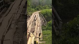 Download lagu Truck lewat jembatan kayu rapuh #viral #explore #kalimantan mp3 Download lagu Truck lewat jembatan kayu rapuh #viral #explore #kalimantan mp3