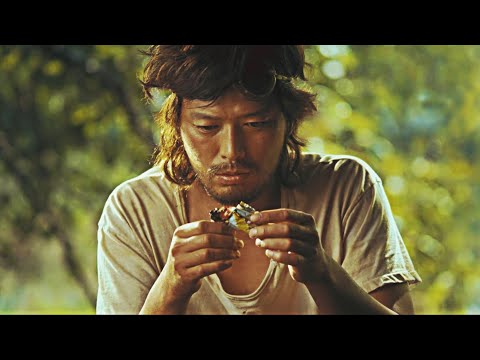 Hombre Queda Atrapado en Una Isla Desierta y se Comunica a Través de Botellas | Resumen de Películas