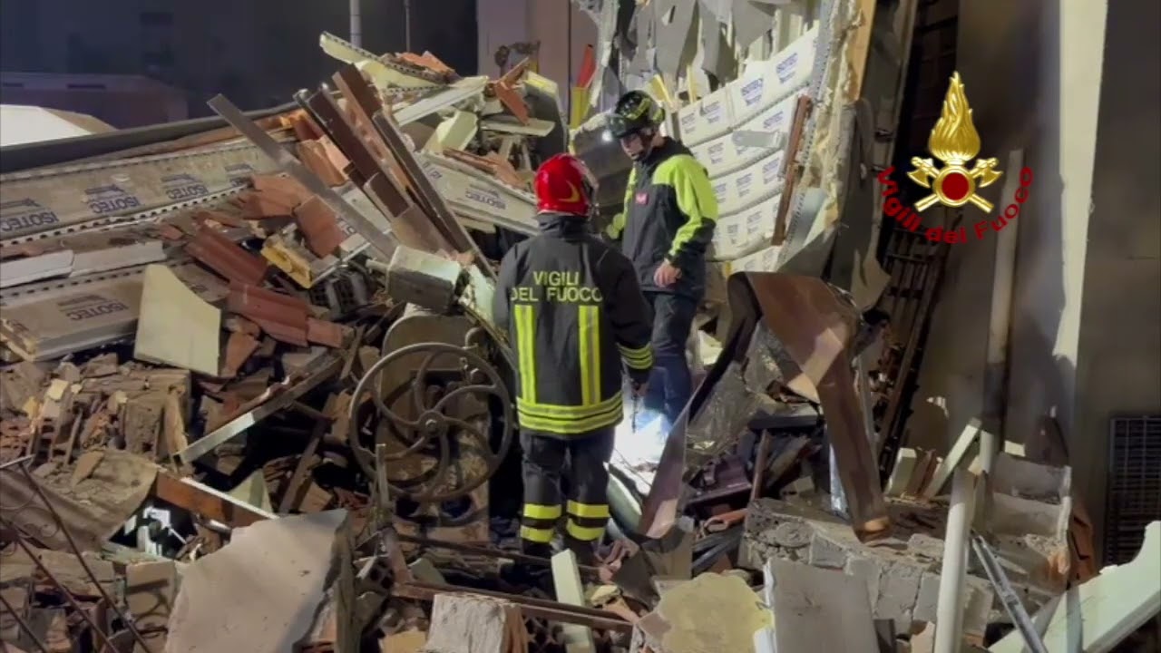 Parma- Colllo del tetto di una palazzina