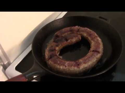 MongoTV_2439 - Min Aftensmad - Medisterpølse med Karryris og Ketchup