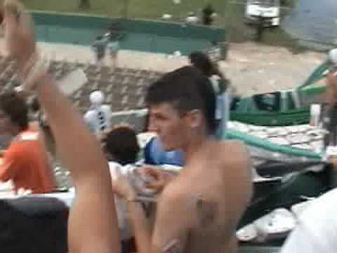 "Racing Club de Montevideo La misma pasión" Barra: La Banda de la Estacion &bull; Club: Racing de Montevideo