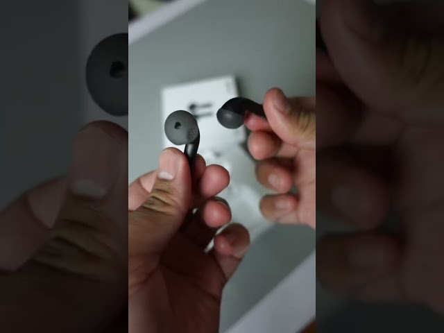 Vídeo relacionado con Sudio N2 Midnight Black - True Wireless Bluetooth Open Earbuds,Multipoint-Connection,Micrófono Integrado para Llamadas, 30 Horas de batería con Funda de Carga, IPX4 Resistente al Agua, USB-C y Carga
