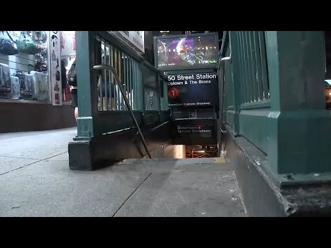 Man injured after being pushed onto subway tracks in Midtown