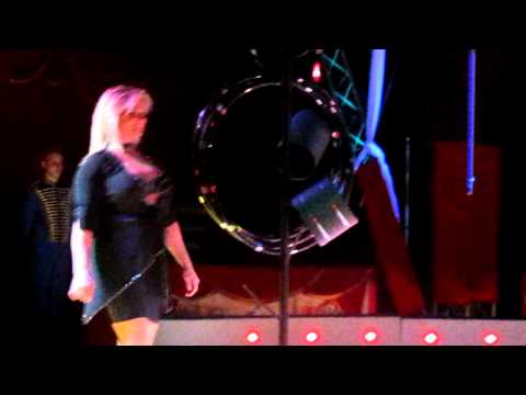 CIRKUS BERNES NOVÁ AKROBACIE S VÁLEČKY ROBERT BEROUSEK A GINA BEROUSKOVÁ 13. ŘÍJNA 2011 VIDEO